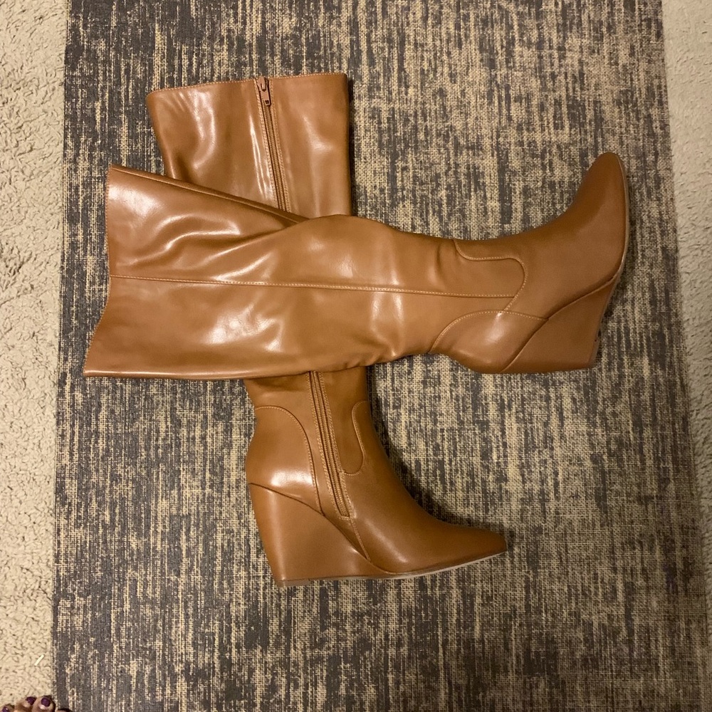 Cognac wedged boots